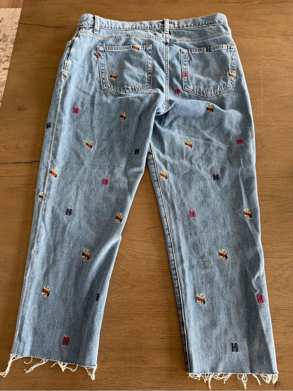 VTG Style Tommy Hilfiger Allover Embroidered Crest Monogram Boyfriend Jeans - Picture 2 of 9